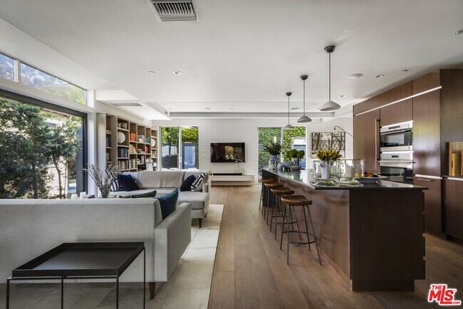 Building Photo - 814 Crestmoore Pl