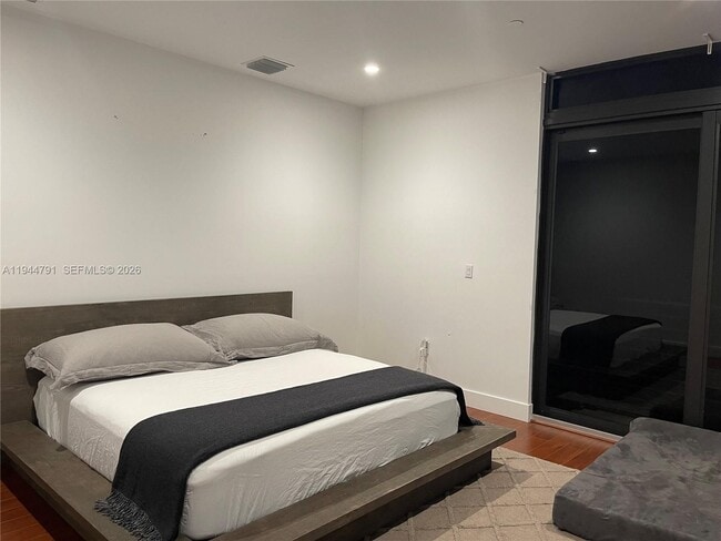 Building Photo - 909 NE 16th Terrace