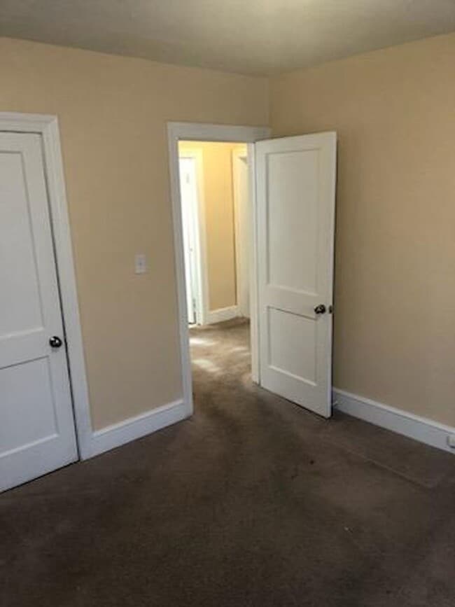Building Photo - 2 bedroom home