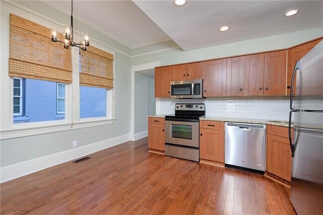 Building Photo - 327 4th St NE