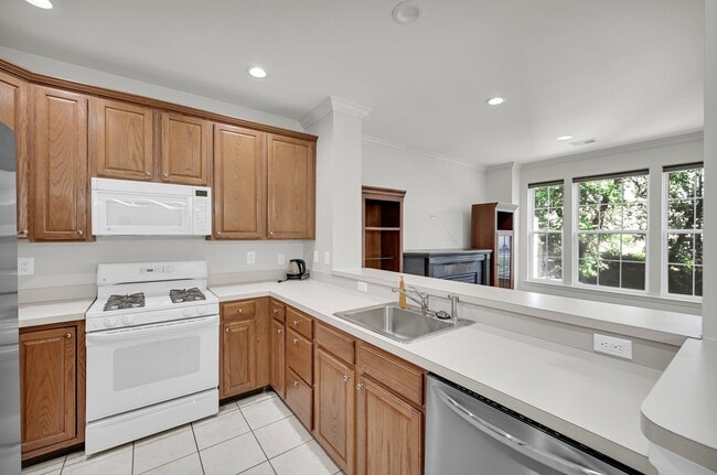 Building Photo - 104 Pebble Brook Dr