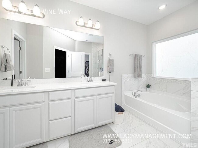 Building Photo - 112 Sweet Vine Wy