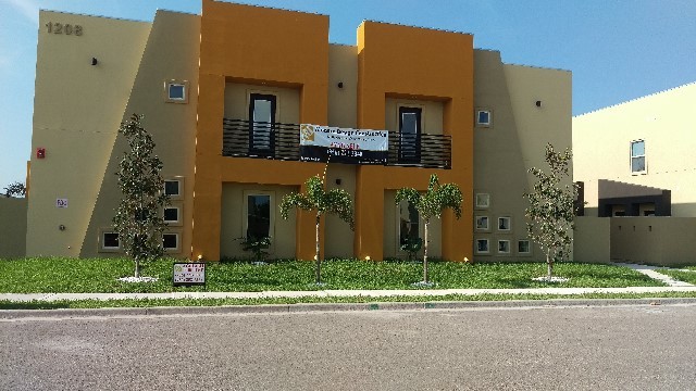 Primary Photo - 1208 E Camellia Ave