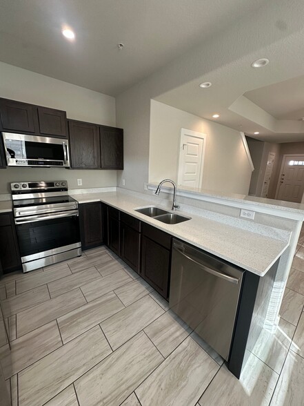 Building Photo - 8419 V. Verona