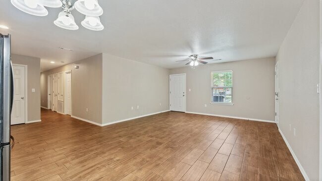 Building Photo - "Spacious 3-Bedroom Duplex in Prime Spring...