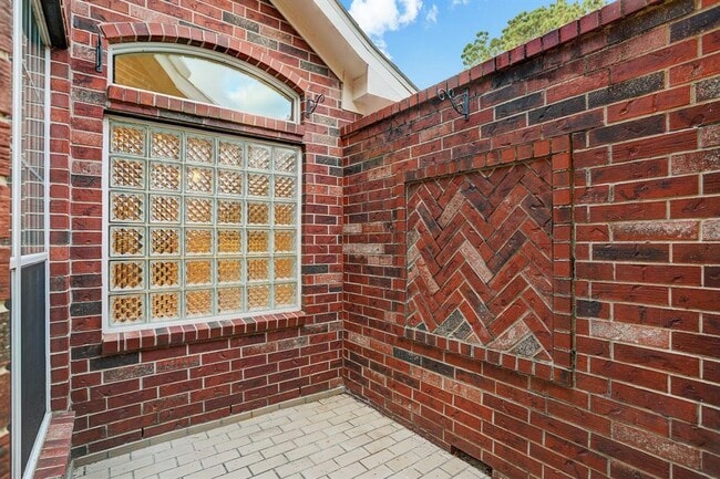 Building Photo - 316 Parkwood Village Dr