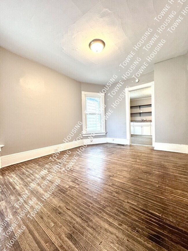 Building Photo - 339 Hampshire St