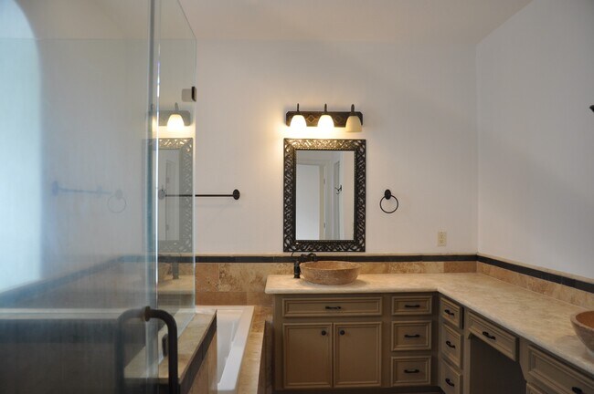 Building Photo - 5922 Burgoyne Dr.