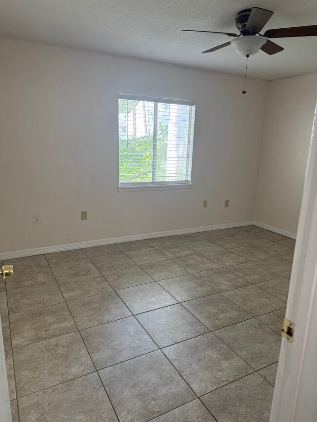 Building Photo - Avalon Unit 6