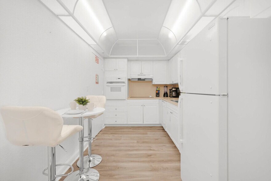 Building Photo - 4001 S Ocean Dr