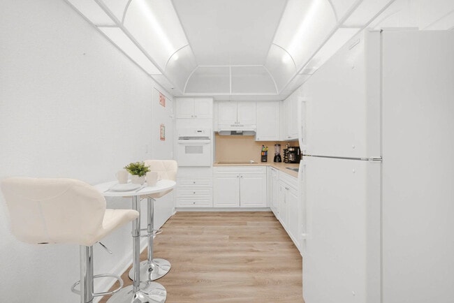 Building Photo - 4001 S Ocean Dr