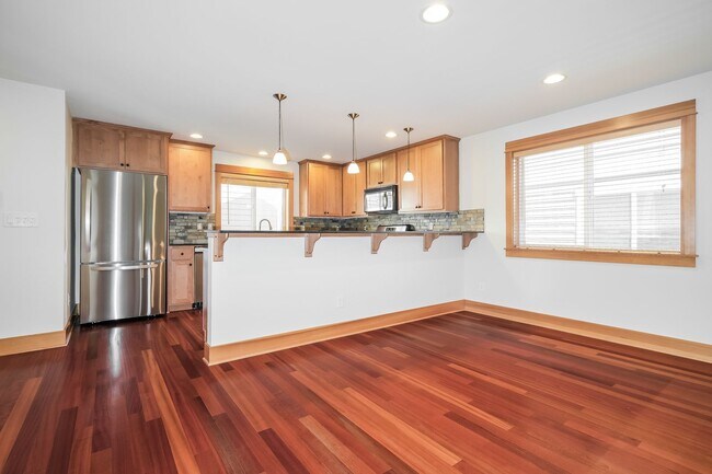 Building Photo - Bright and Spacious Residence with Vaulted Ceilings and Garage