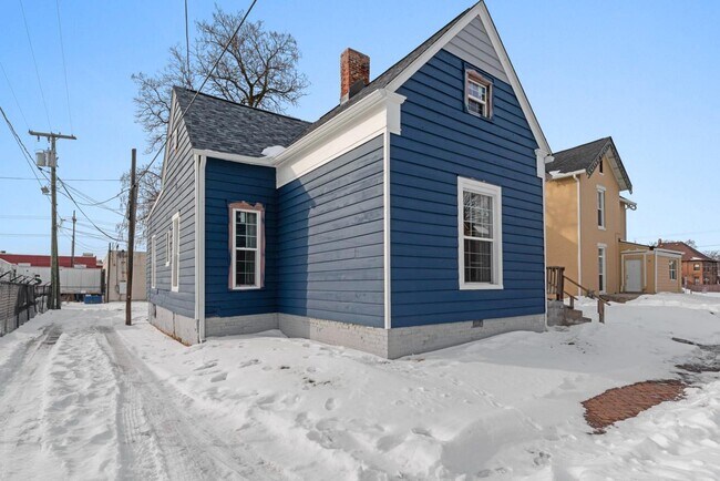 Building Photo - 111 S Vine St