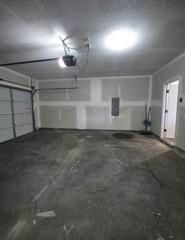 Building Photo - 33 Trask Cir