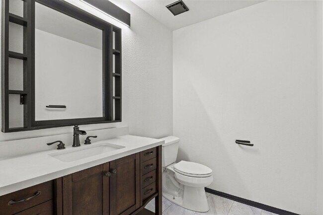 Building Photo - Huge Open-Concept Home in the Vibrant Briargate Neighborhood!