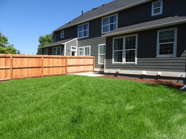 Building Photo - Large Backyard!
