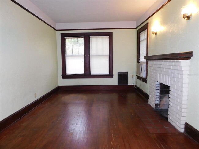 Building Photo - 302 NW 14th Ave