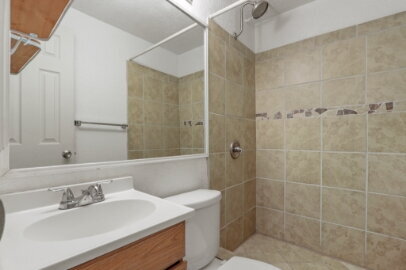 Building Photo - Beautiful Kern Place- 4 bedrooms, 3 baths and Refrigerated AC.