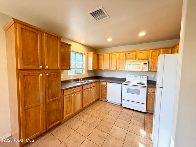 Building Photo - 6131 N Buckboard Dr