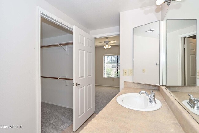 Building Photo - 750 E Northern Ave