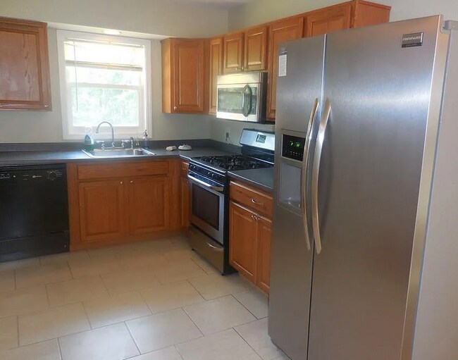 Building Photo - 20 Bauer Ln