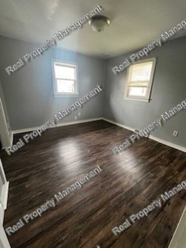 Building Photo - Two bedroom duplex