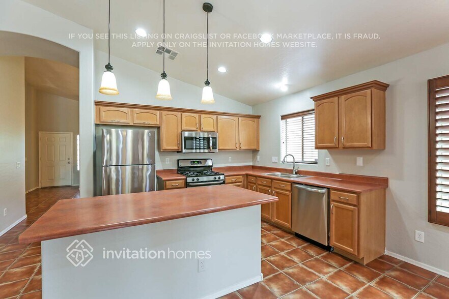 Building Photo - 22193 E Calle de Flores