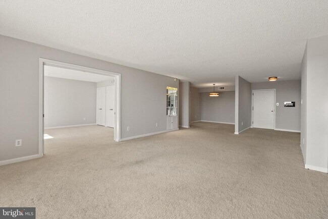 Building Photo - 1101 S Arlington Ridge Rd