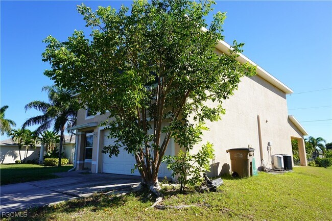 Building Photo - 1707 SW 4th Pl