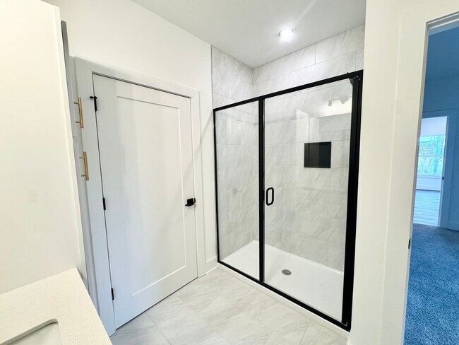 Building Photo - Discover Your Perfect 2-Bed Apartment at Brixton!