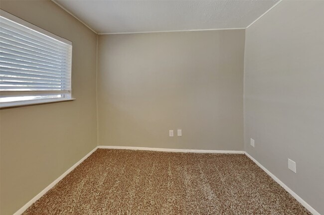 Building Photo - 3206 Birch Creek Dr