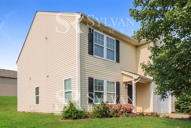 Building Photo - Prepare to fall in love with this 3 bedroom, 2.5 bathroom home