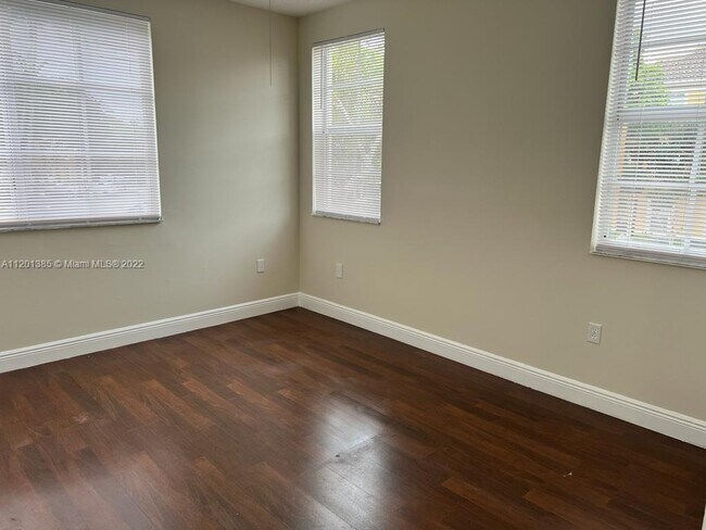 Building Photo - 2400 E Preserve Way