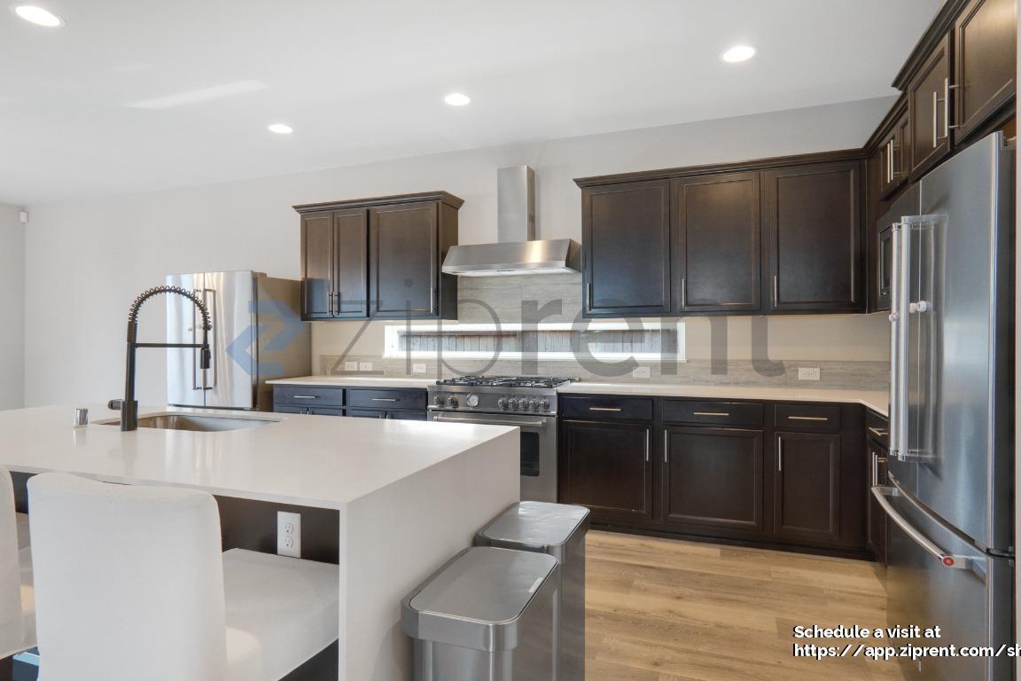 Building Photo - 3422 S 164th St