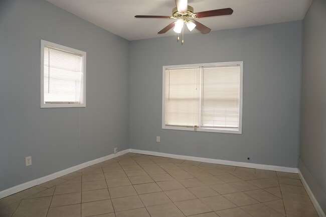 Building Photo - 504 Pinecrest Dr