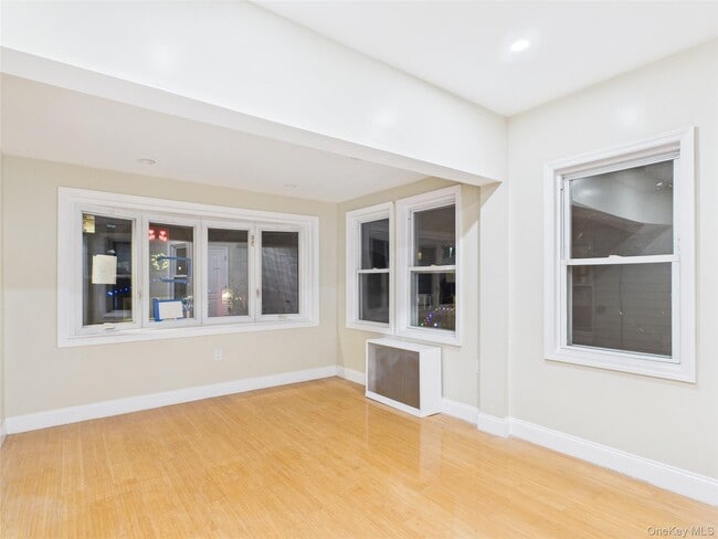 Building Photo - 25-16 Curtis St