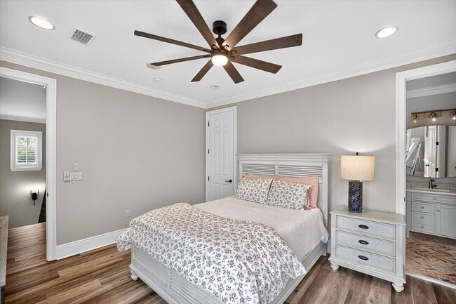 Building Photo - 3161 Club Dr