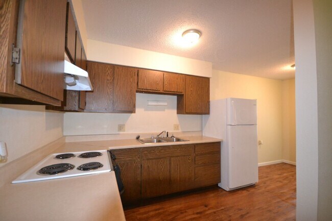 Building Photo - Calhoun Village Apartments