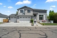 Building Photo - 3810 E Devonshire Ave