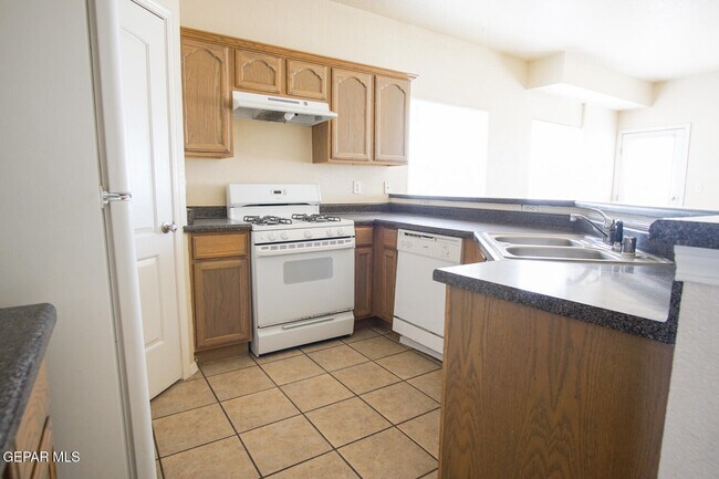 Building Photo - 5904 Cielo Del Rey Pl