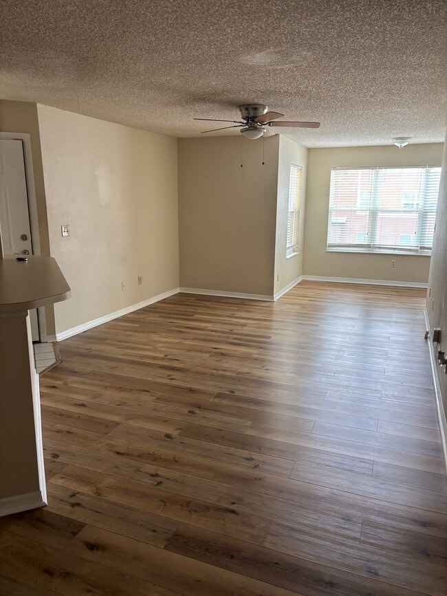Building Photo - Affordable and Spacious 1 Bed in Excellent...
