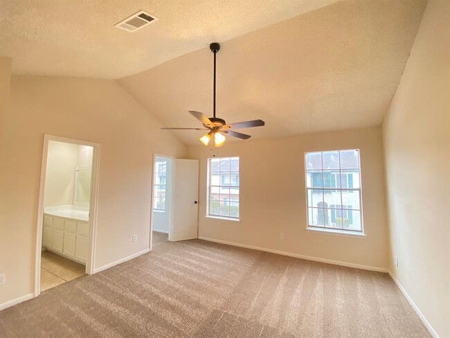 Building Photo - 7700 Creekbend Dr