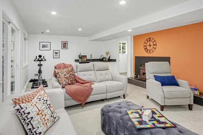 Building Photo - 5bd/2.5ba Bellevue Home