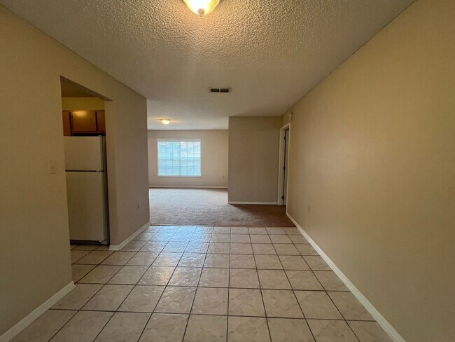 Building Photo - SPACIOUS 3 Bedroom, 2 Bathroom Ekana Point...