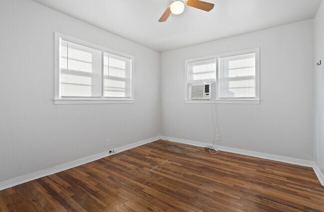 Building Photo - 1924 26th St