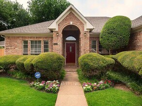 Building Photo - 8320 Mountainview Dr