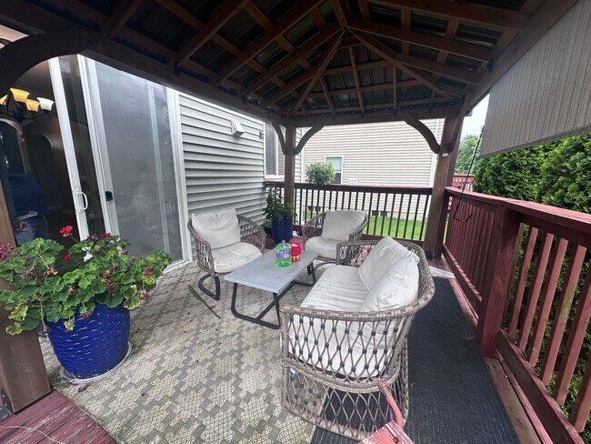 Building Photo - Bannon Crossings 3 bed, 2.5 half bath house with basement