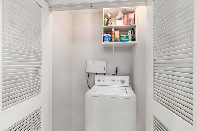 Building Photo - Charming 3-Bedroom Coastal Home in the Hea...