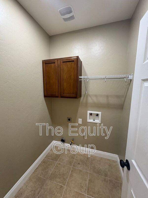 Building Photo - 1424 N Oliveto Ct