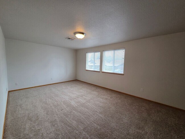 Building Photo - s2980